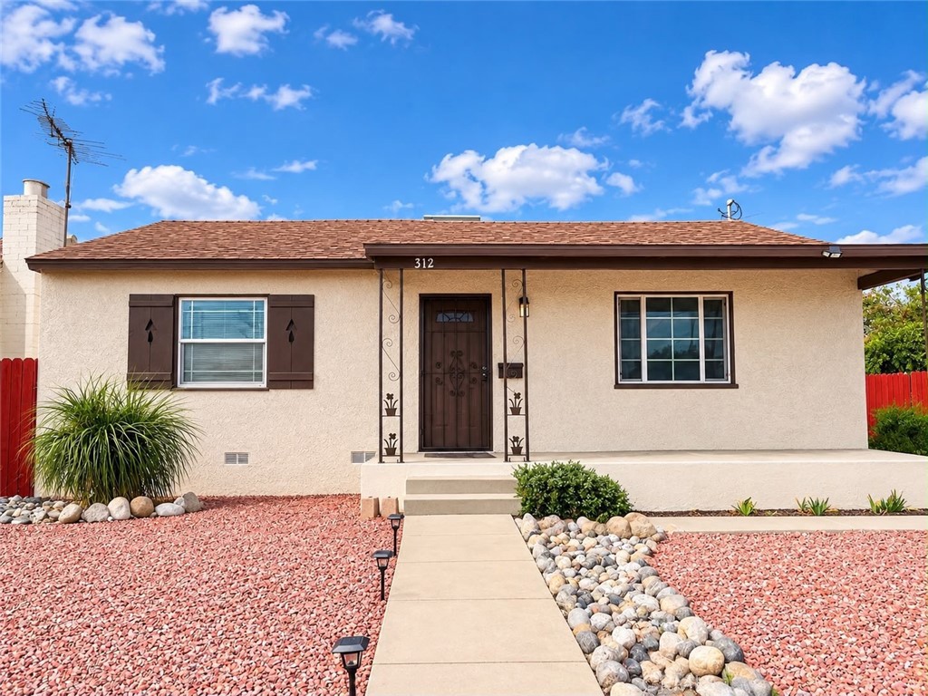 312 W Lugonia Property Photo 2