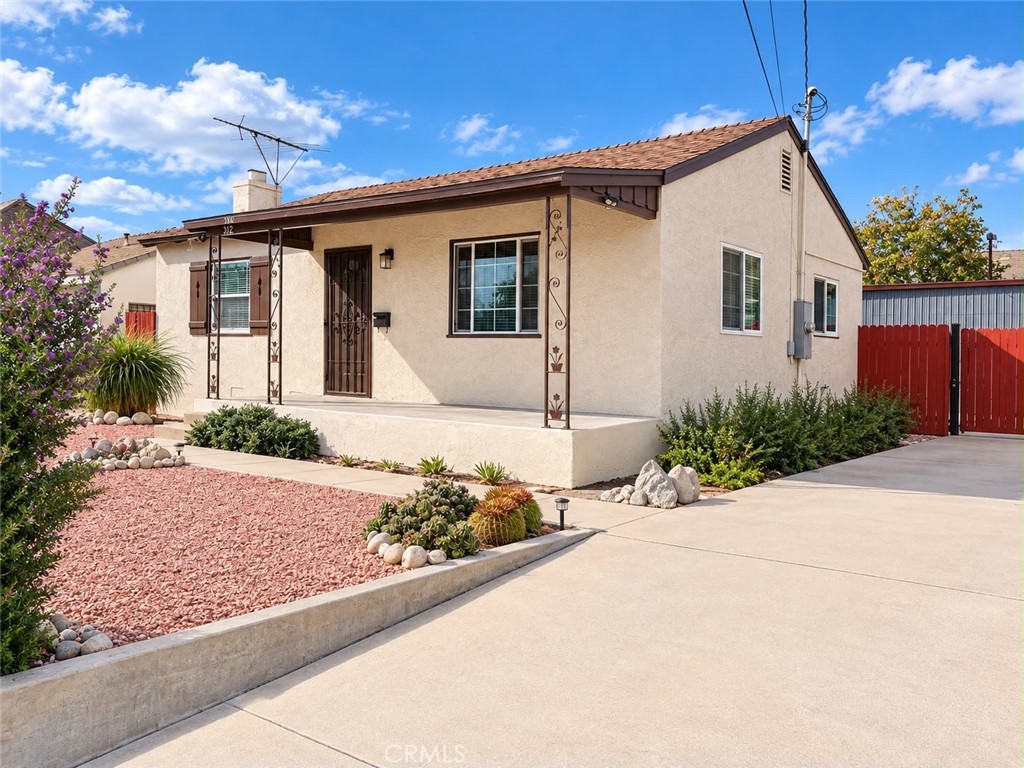 312 W Lugonia Property Photo 3