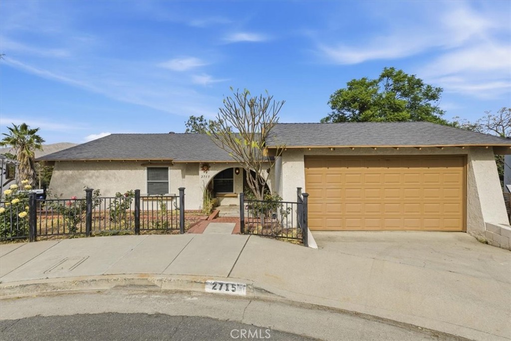 2715 Brockton Property Photo 1