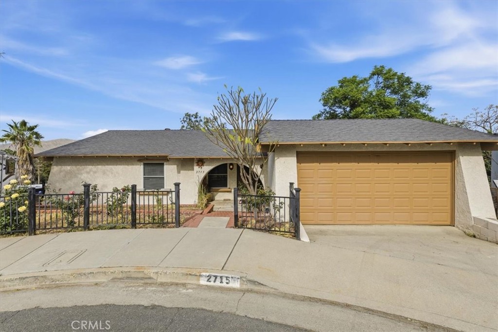 2715 Brockton Property Photo 3