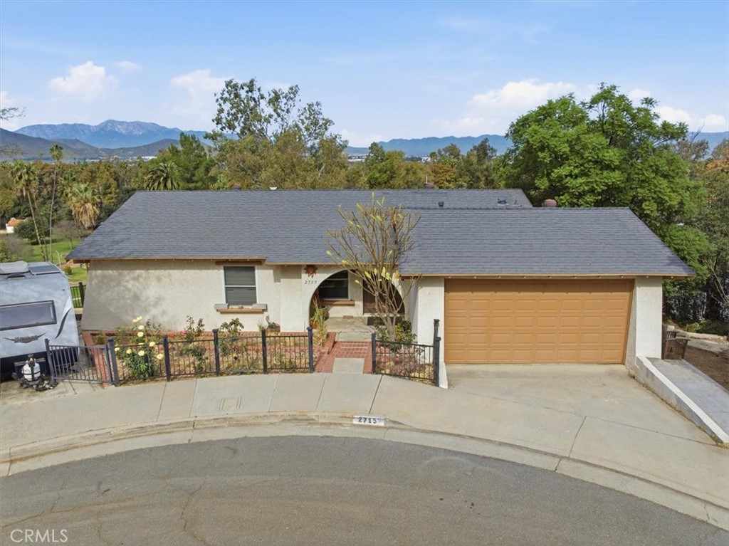 2715 Brockton Property Photo 4