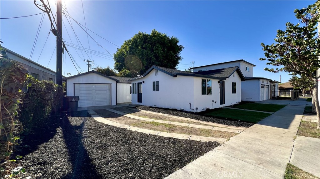 918 E 68th Street Property Photo 4