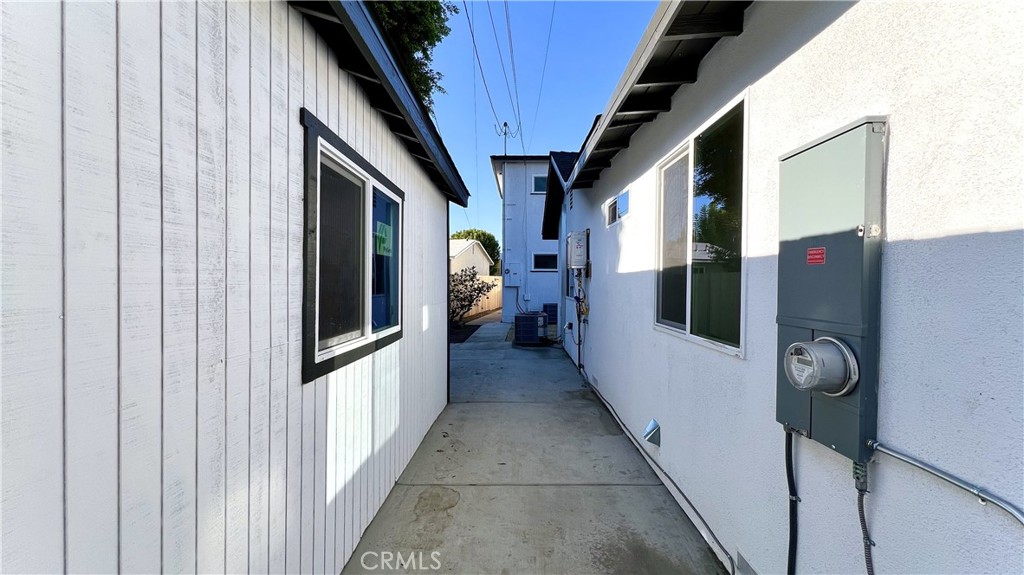 918 E 68th Street Property Photo 9