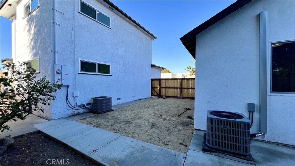 918 E 68th Street Property Photo 11