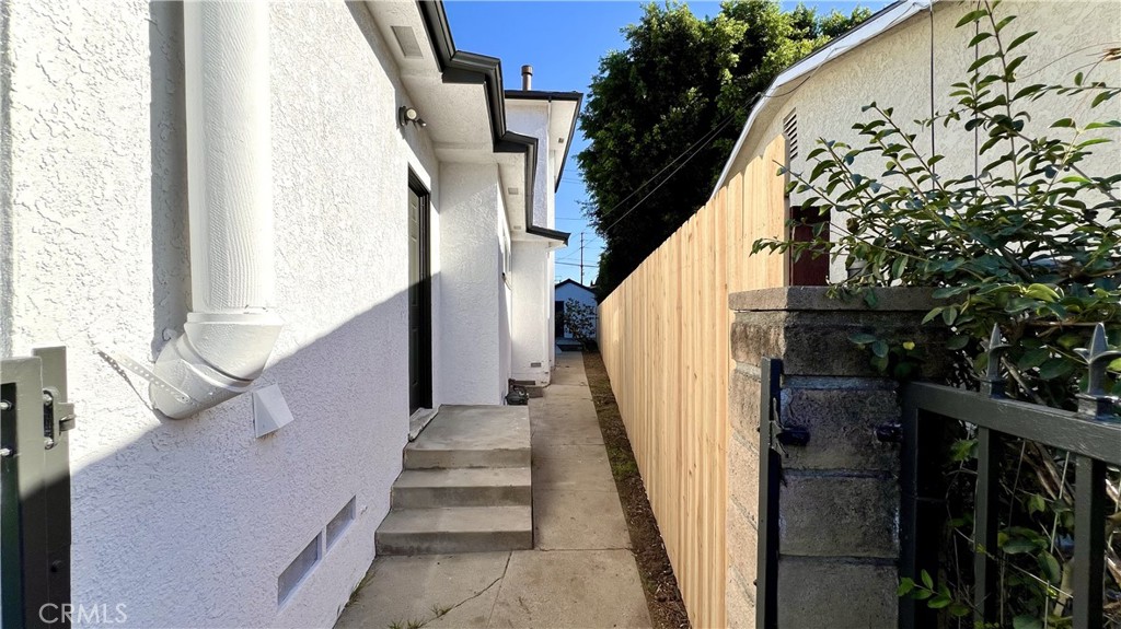 918 E 68th Street Property Photo 12