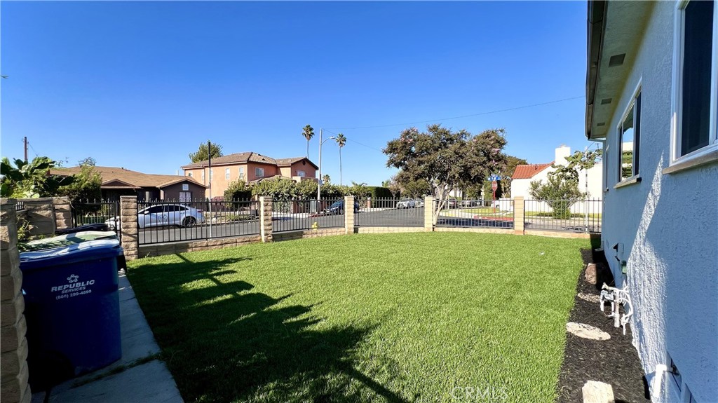 918 E 68th Street Property Photo 13