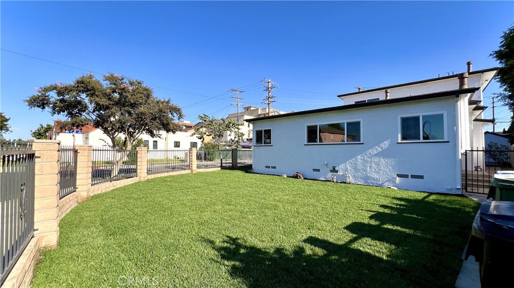 918 E 68th Street Property Photo 14