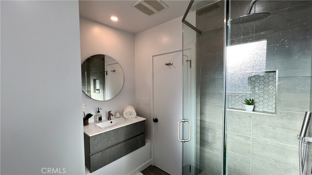 918 E 68th Street Property Photo 19