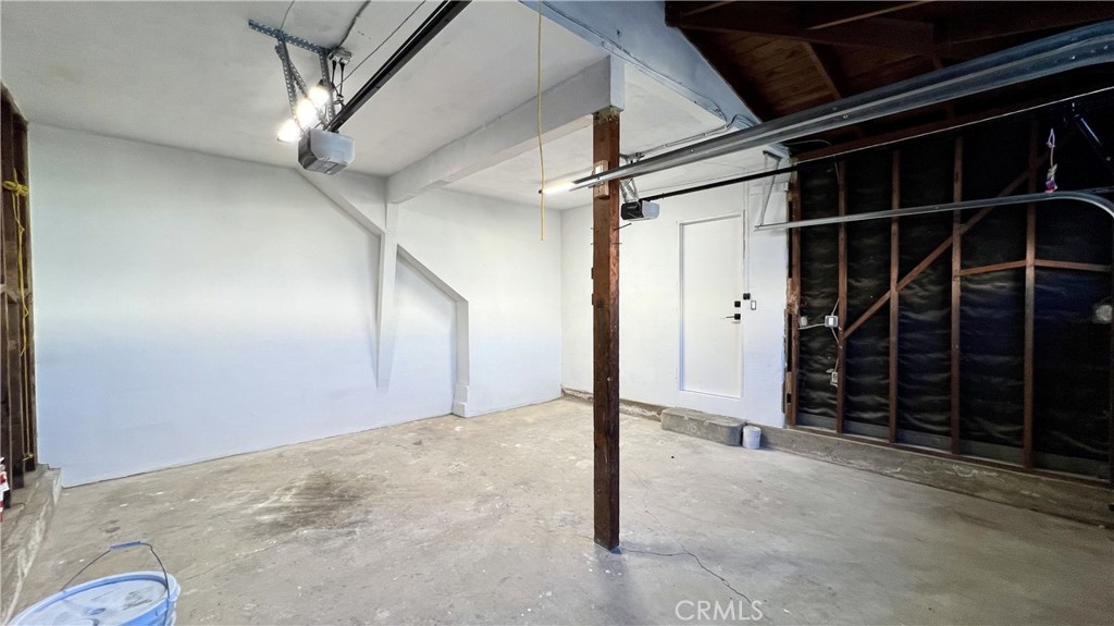 918 E 68th Street Property Photo 28