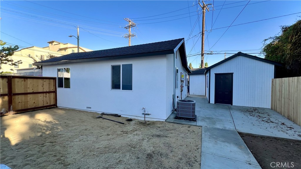 918 E 68th Street Property Photo 32