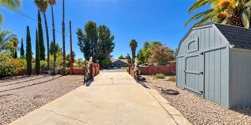 23874 Rhodes Avenue Property Photo 4