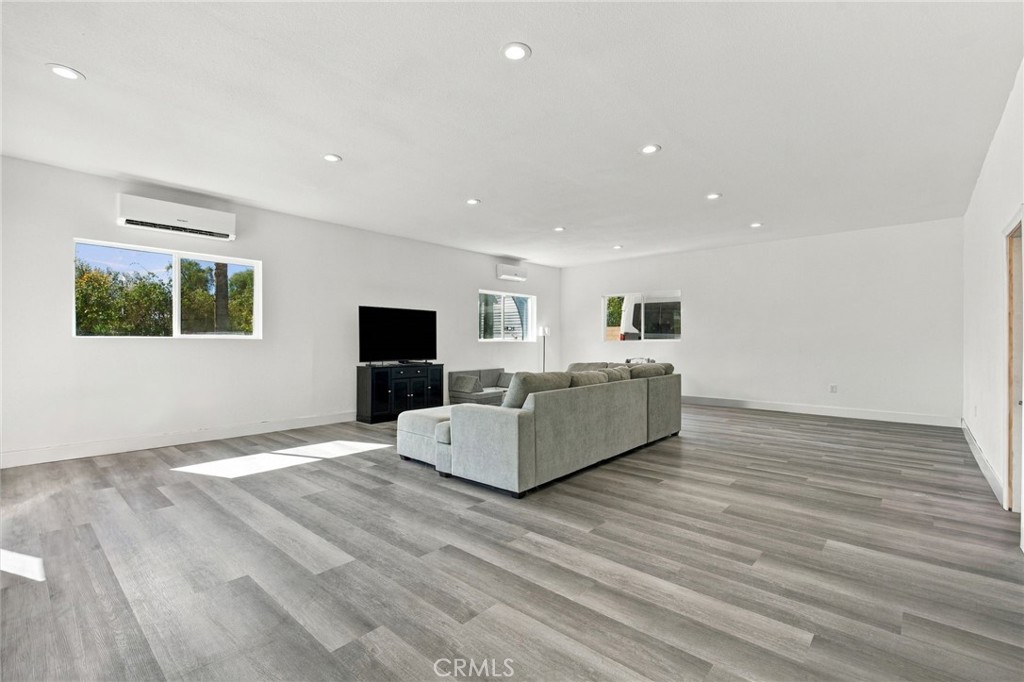 11216 Jurupa Road Property Photo 13