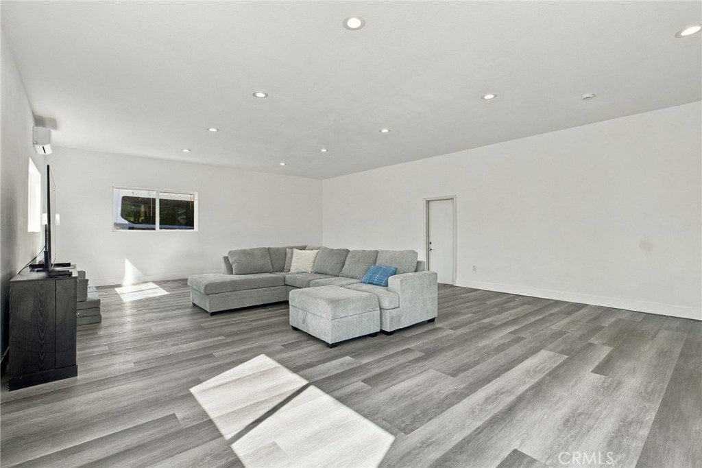 11216 Jurupa Road Property Photo 14