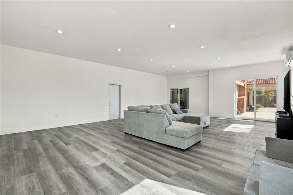 11216 Jurupa Road Property Photo 15