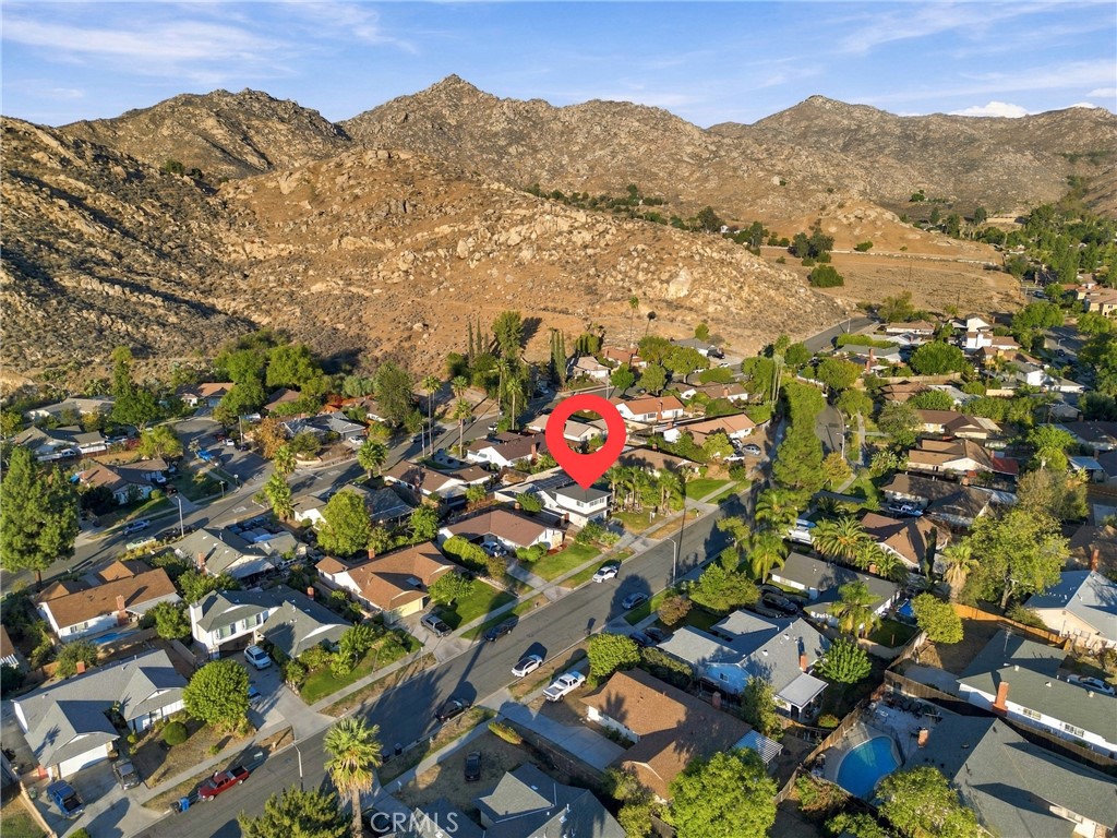 415 Glenhill Property Photo 4