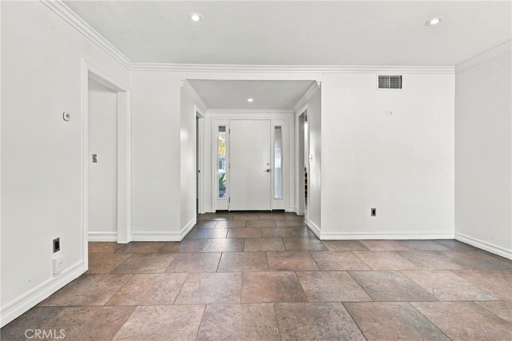 415 Glenhill Property Photo 7