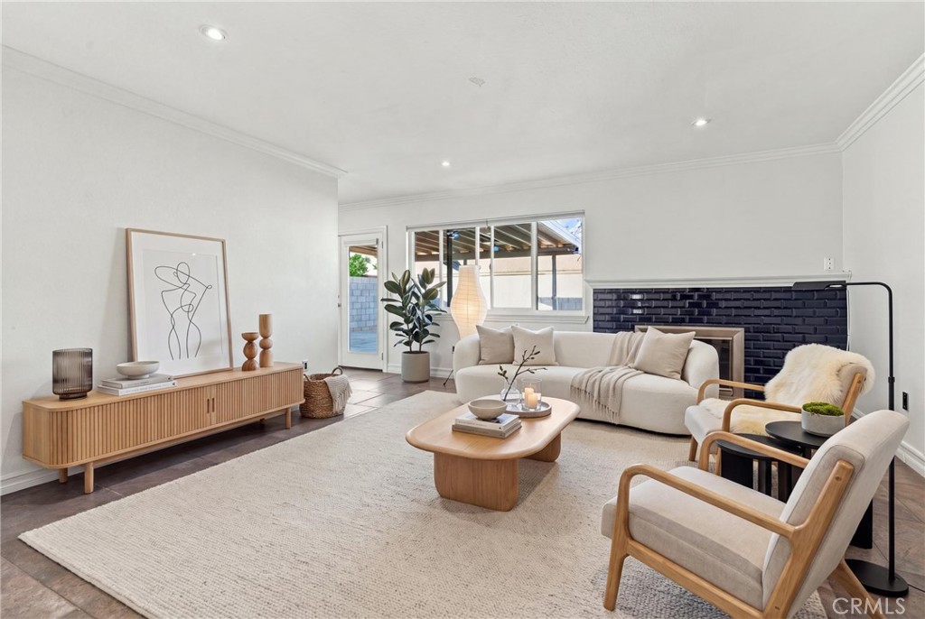 415 Glenhill Property Photo 8