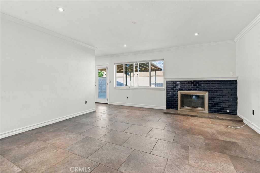 415 Glenhill Property Photo 9