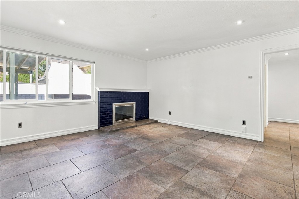 415 Glenhill Property Photo 10