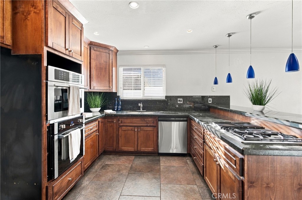 415 Glenhill Property Photo 12