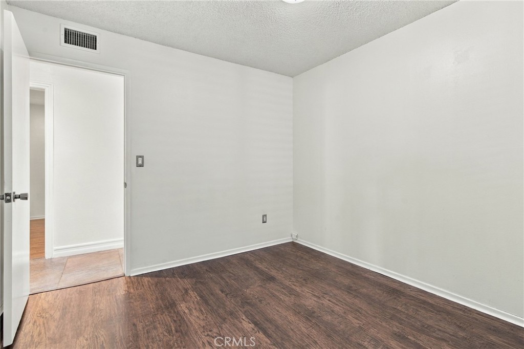 415 Glenhill Property Photo 16