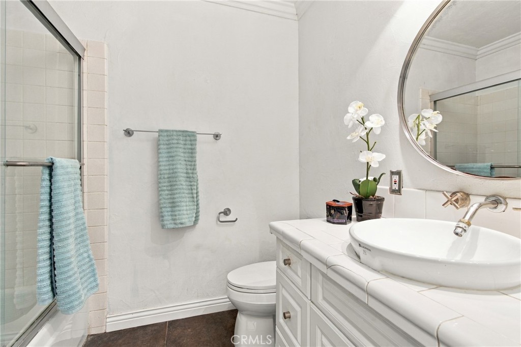 415 Glenhill Property Photo 24