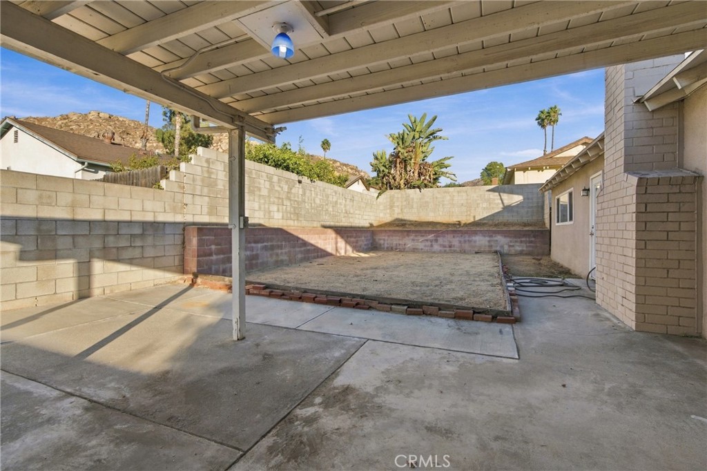 415 Glenhill Property Photo 27