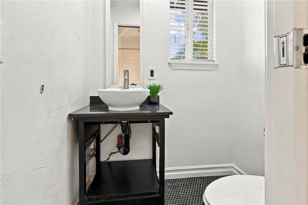 415 Glenhill Property Photo 36