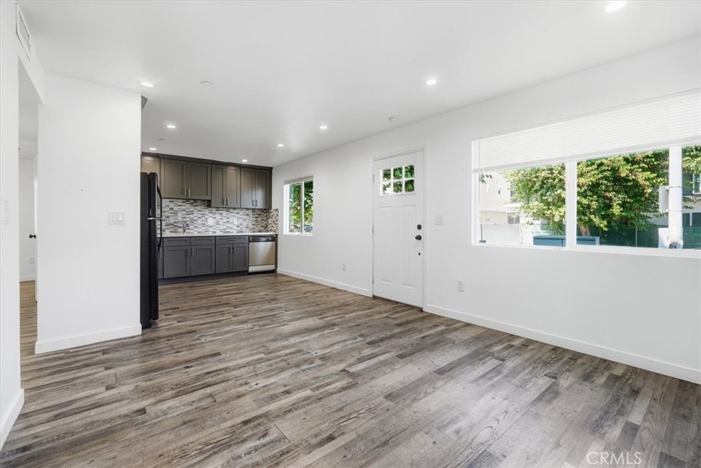 4150 S Normandie Property Photo 15
