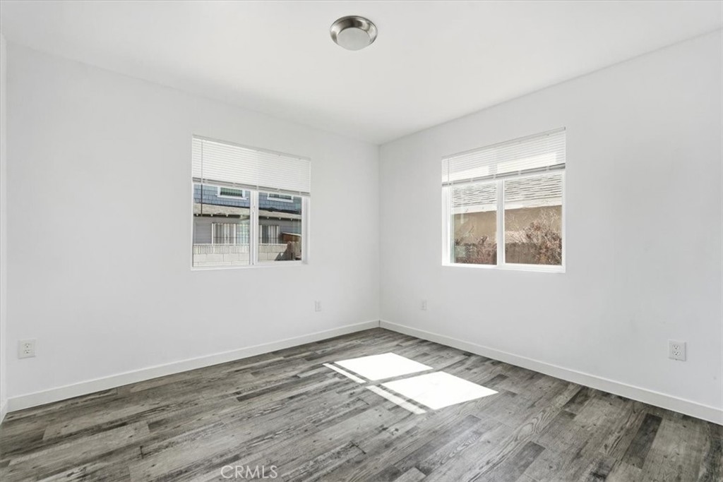 4150 S Normandie Property Photo 16
