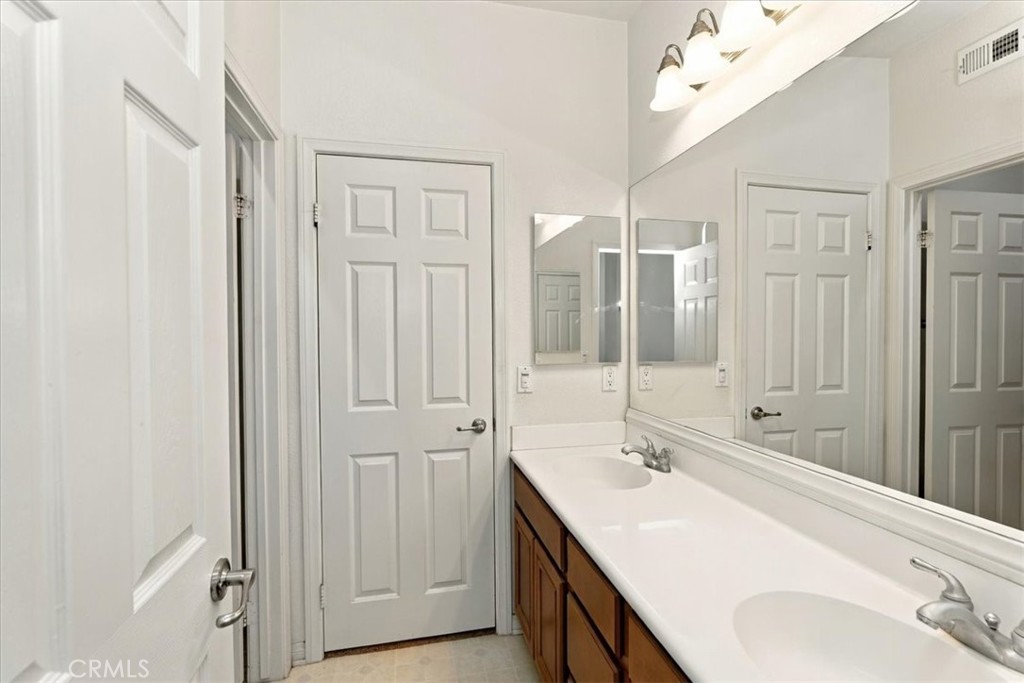 4891 Westmont Property Photo 28