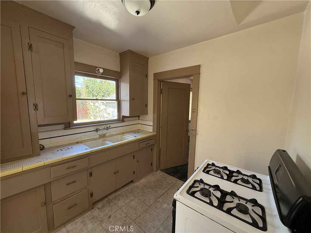 3235 Lemon Property Photo 6