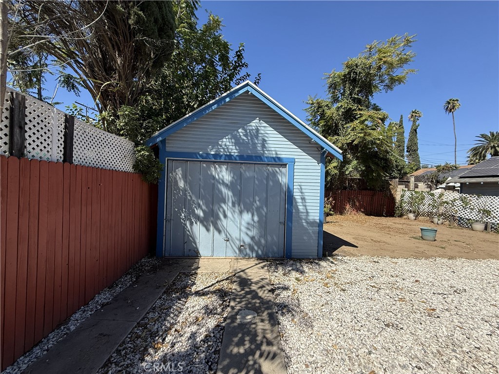 3235 Lemon Property Photo 12
