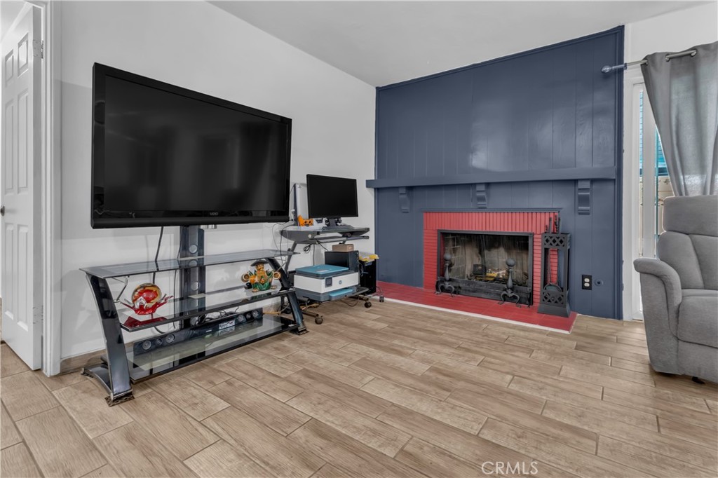 1521 Densmore Street Property Photo 9