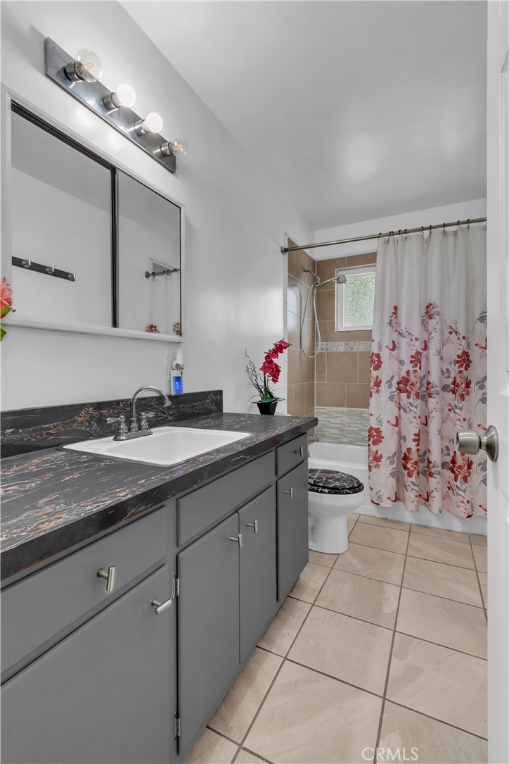 1521 Densmore Street Property Photo 14