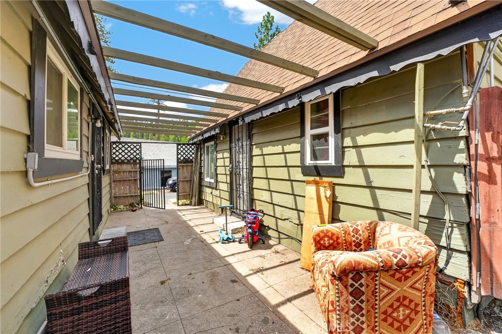 23762 Manzanita Drive Property Photo 6
