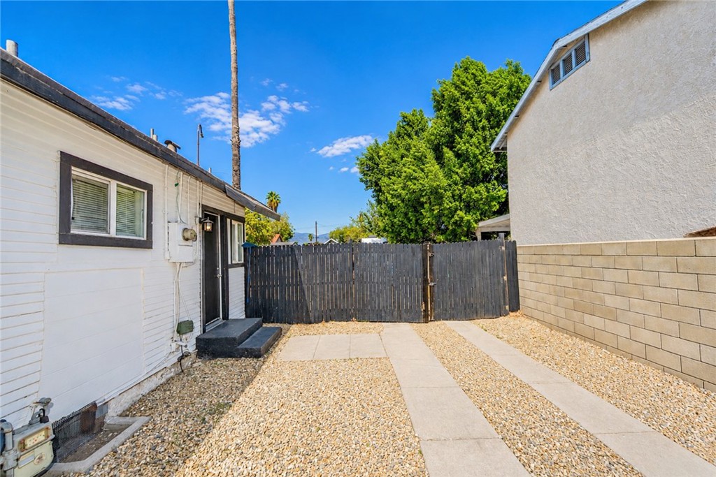 1376 Birch St. Property Photo 4