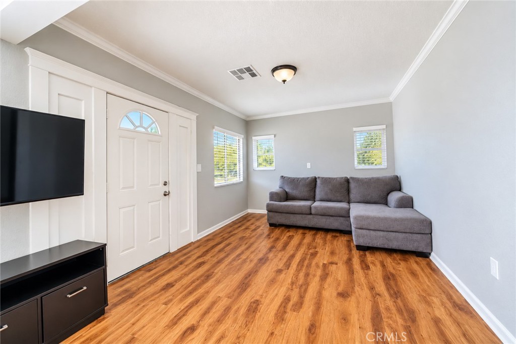1376 Birch St. Property Photo 9