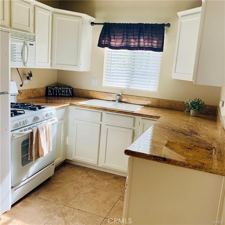 12934 Arapaho 1/2 Property Photo 2