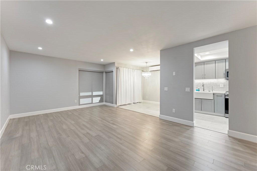 127 W Glaucus Street B Property Photo 7