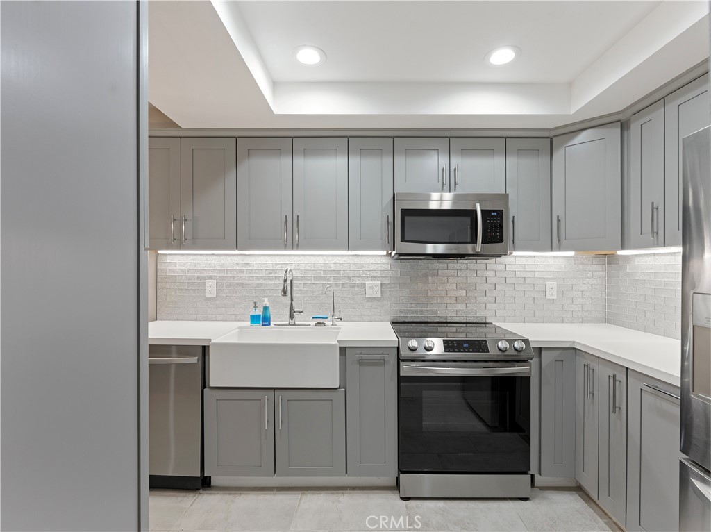 127 W Glaucus Street B Property Photo 12
