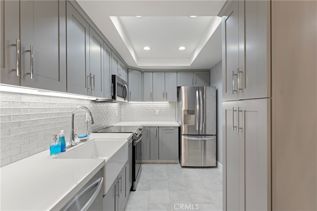 127 W Glaucus Street B Property Photo 13