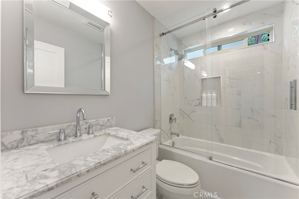 127 W Glaucus Street B Property Photo 15