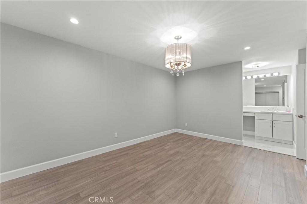 127 W Glaucus Street B Property Photo 20