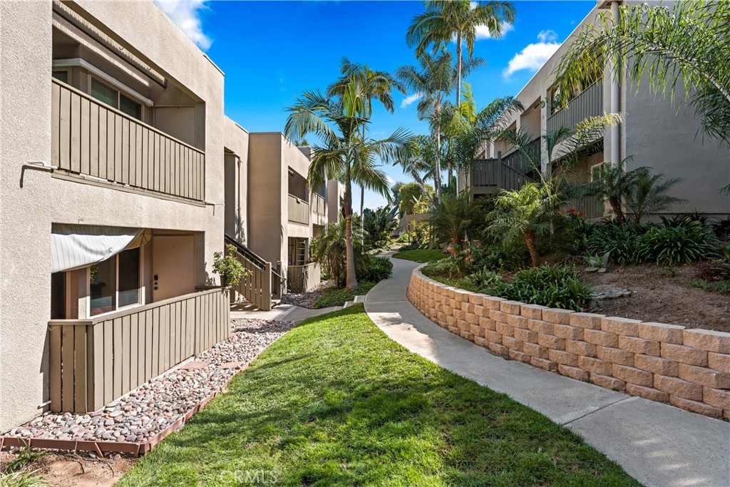 127 W Glaucus Street B Property Photo 24