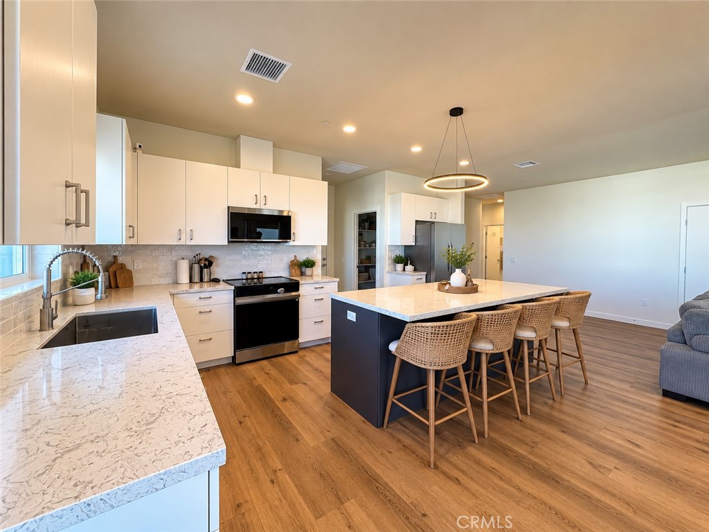 7082 Avalon Avenue Property Photo 5