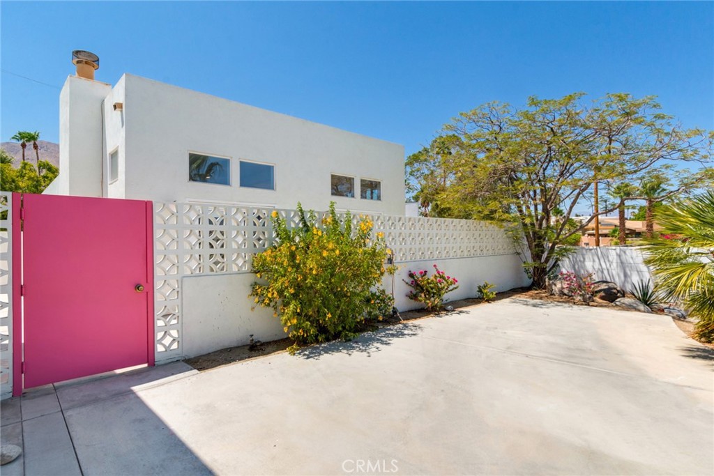 2723 N Junipero Property Photo 25