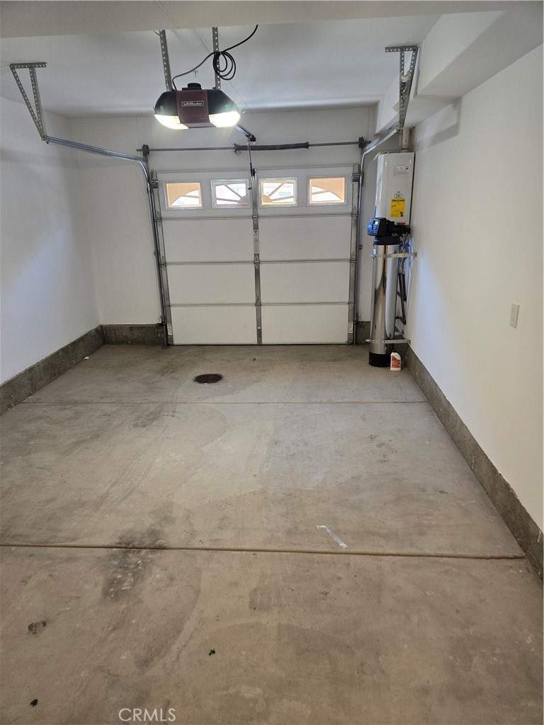 16408 Valencia Property Photo 5