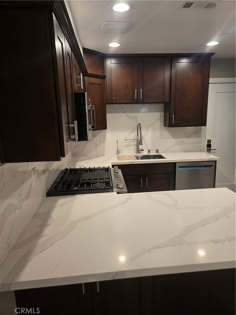 16408 Valencia Property Photo 6
