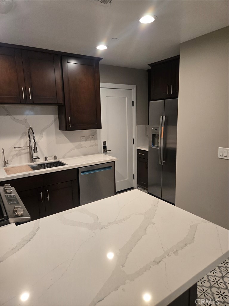 16408 Valencia Property Photo 7